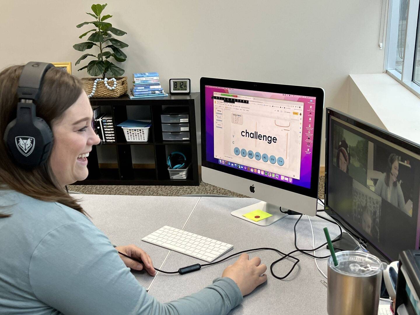 A team member works with a small group of 3 via online meeting.